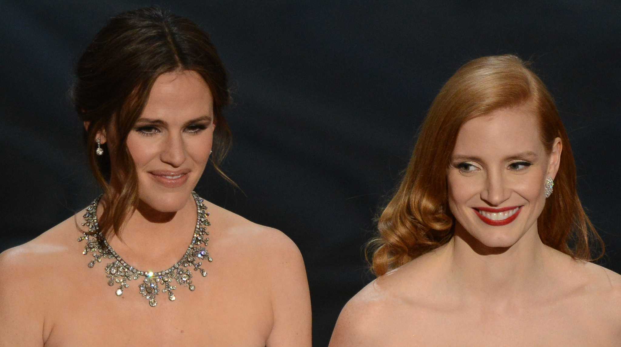 Jennifer Garner and Jessica Chastain at event of The Oscars (2013)