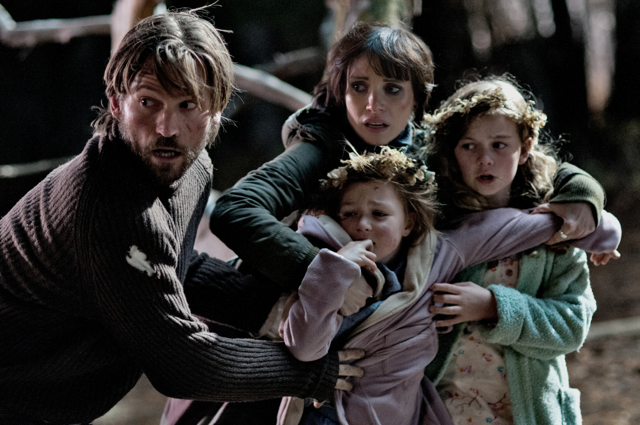 Still of Nikolaj Coster-Waldau, Jessica Chastain, Megan Charpentier and Isabelle Nélisse in Mama (2013)