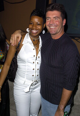 Simon Cowell and Fantasia Barrino at event of American Idol: The Search for a Superstar (2002)