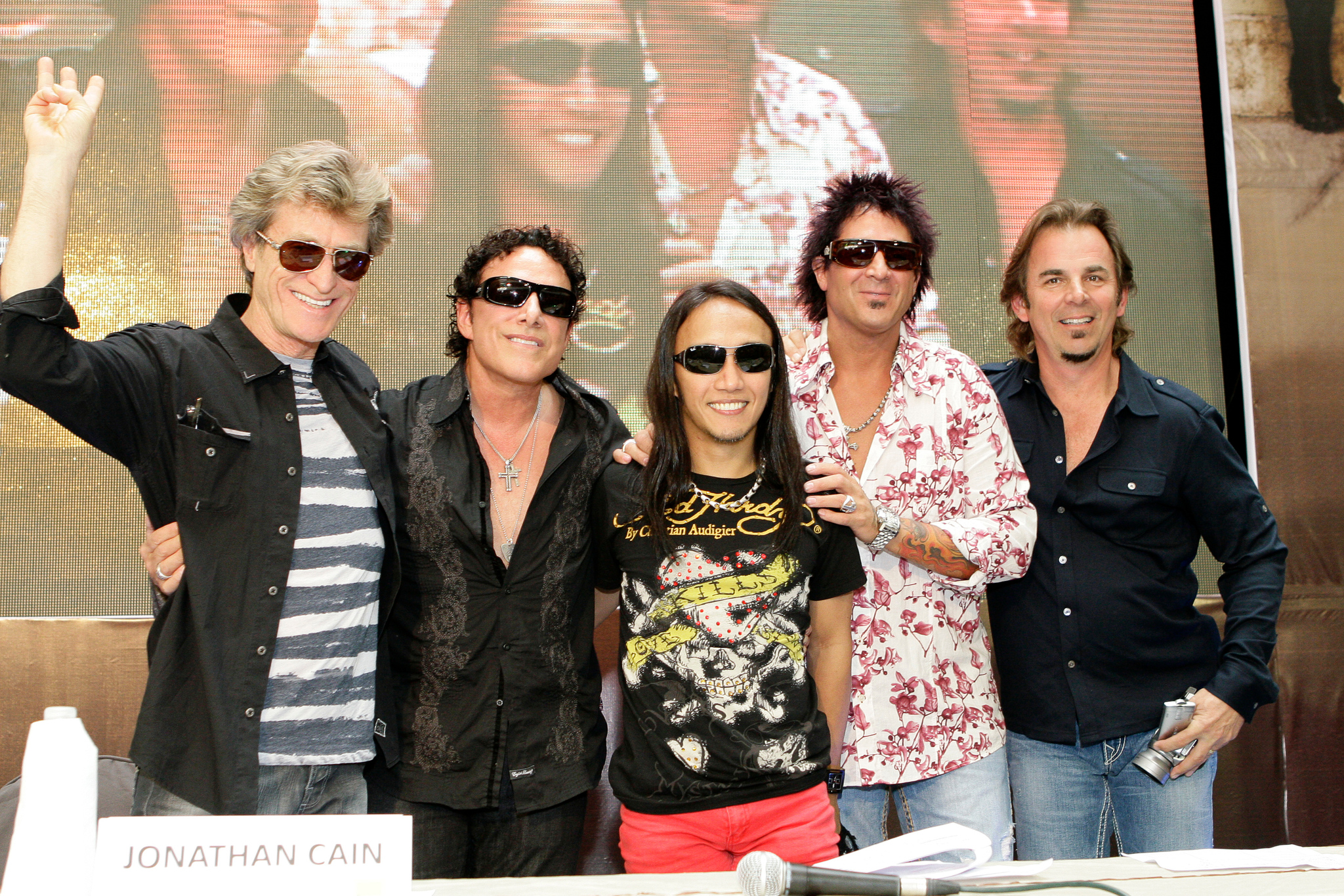 Still of Jonathan Cain, Neal Schon, Ross Valory, Deen Castronovo and Arnel Pineda in Don't Stop Believin': Everyman's Journey (2012)