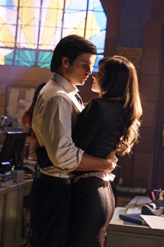 Still of Tom Welling and Erica Durance in Smallville (2001)