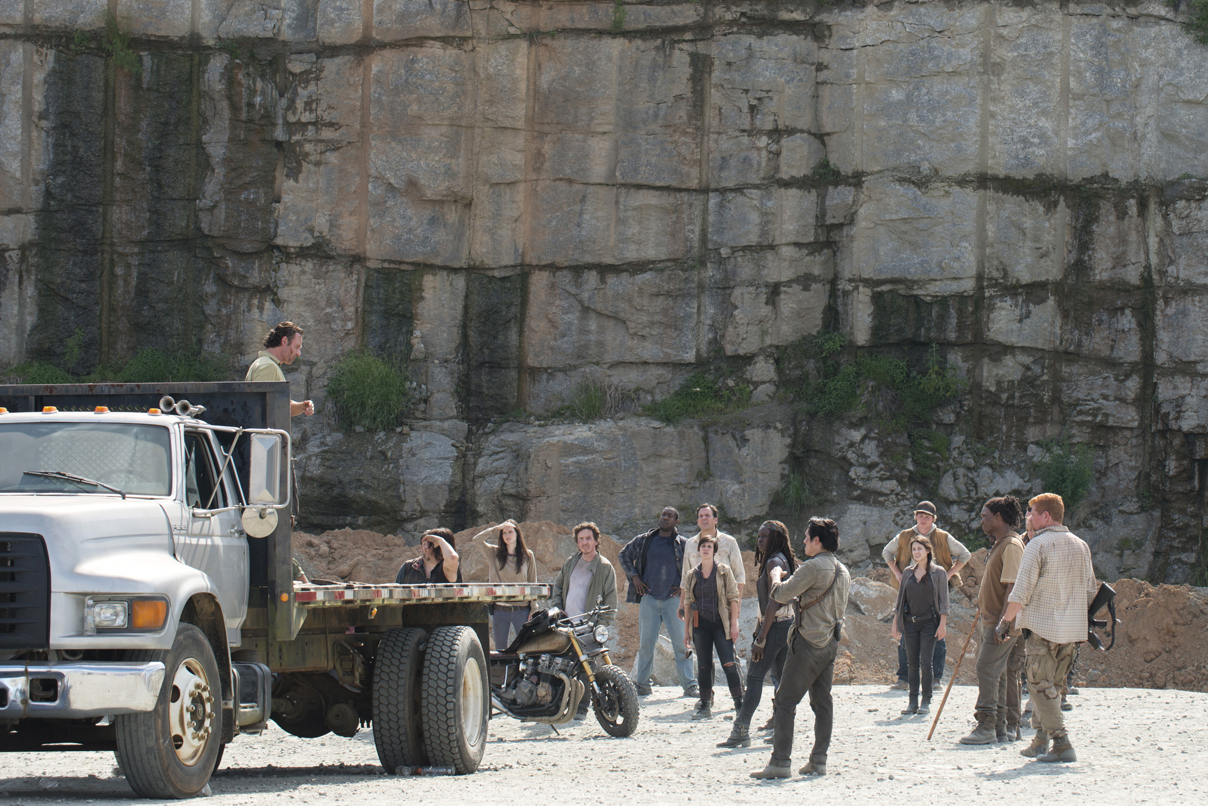 Still of Michael Cudlitz, Andrew Lincoln, Michael Traynor, Dahlia Legault, Danai Gurira, Beth Keener, Steven Yeun and Corey Hawkins in Vaiksciojantys negyveliai (2010)