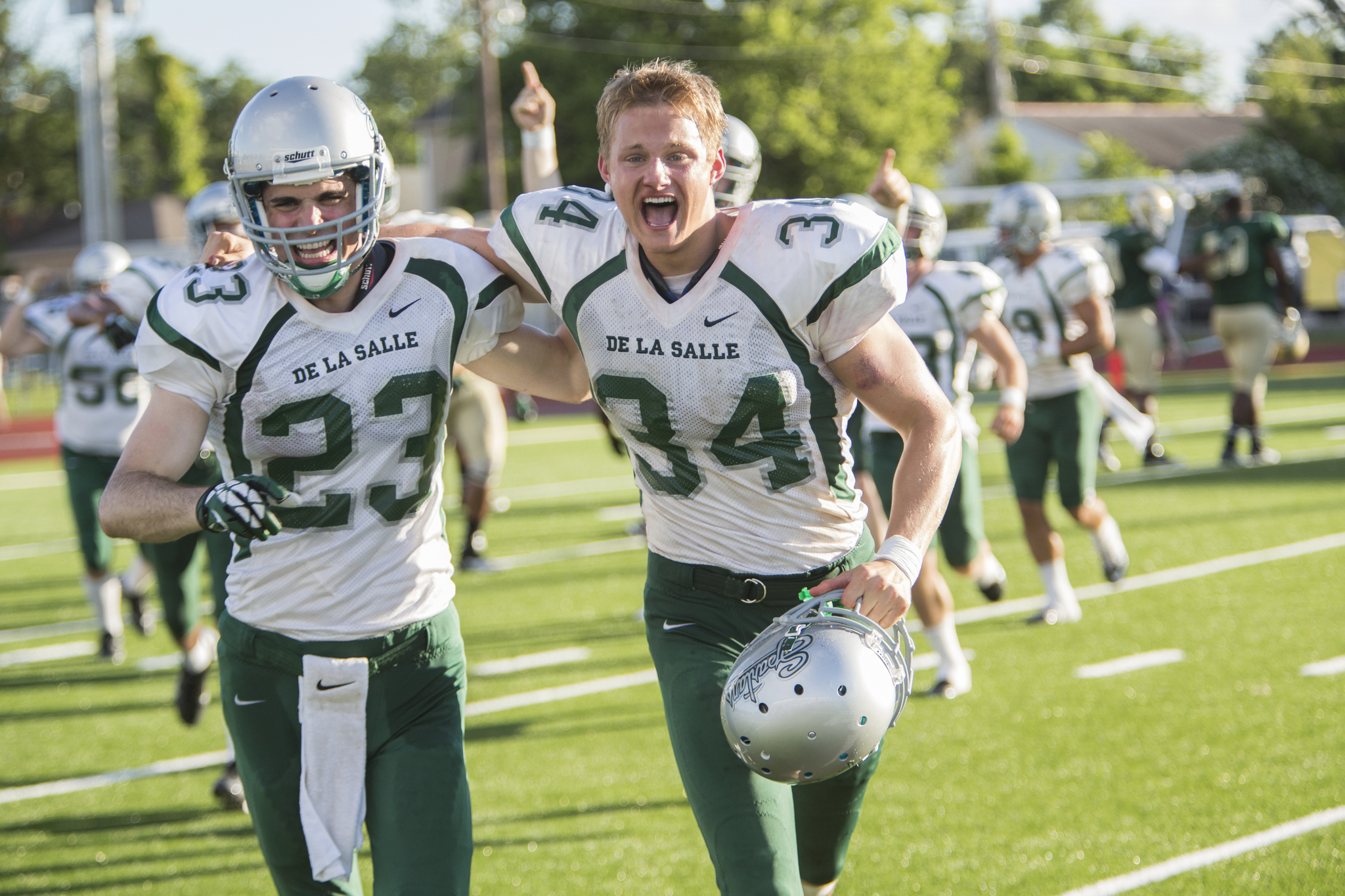 Still of Alexander Ludwig and Matthew Daddario in When the Game Stands Tall (2014)