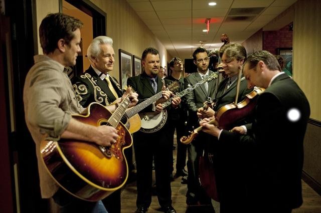 Still of Del McCoury and Ronnie McCoury in Nashville (2012)