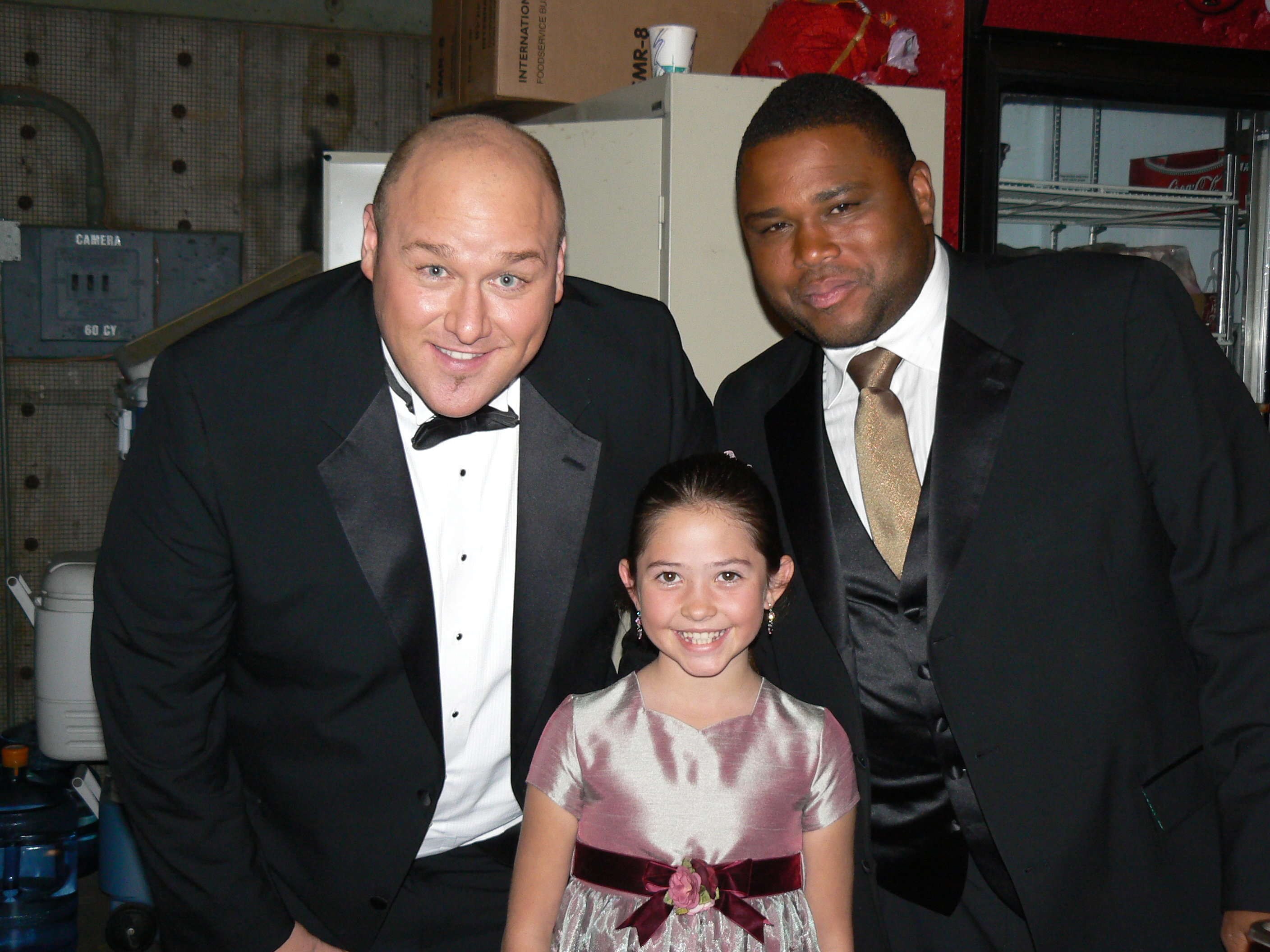 Will Sasso, Anthony Anderson, Chelsea Smith on set, 