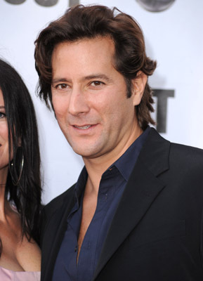 Henry Ian Cusick at event of Dinge (2004)