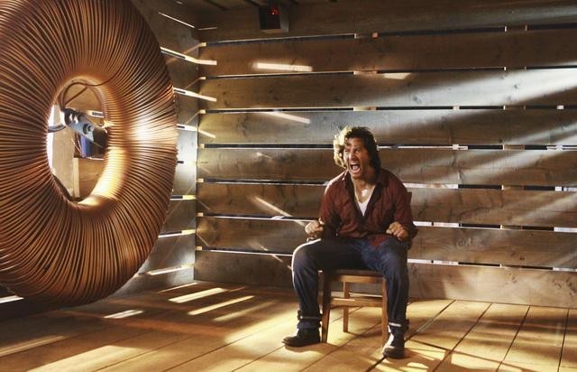 Still of Henry Ian Cusick in Dinge (2004)