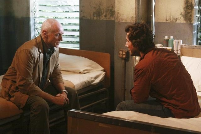 Still of Henry Ian Cusick and Alan Dale in Dinge (2004)