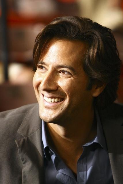 Still of Henry Ian Cusick in Dinge (2004)