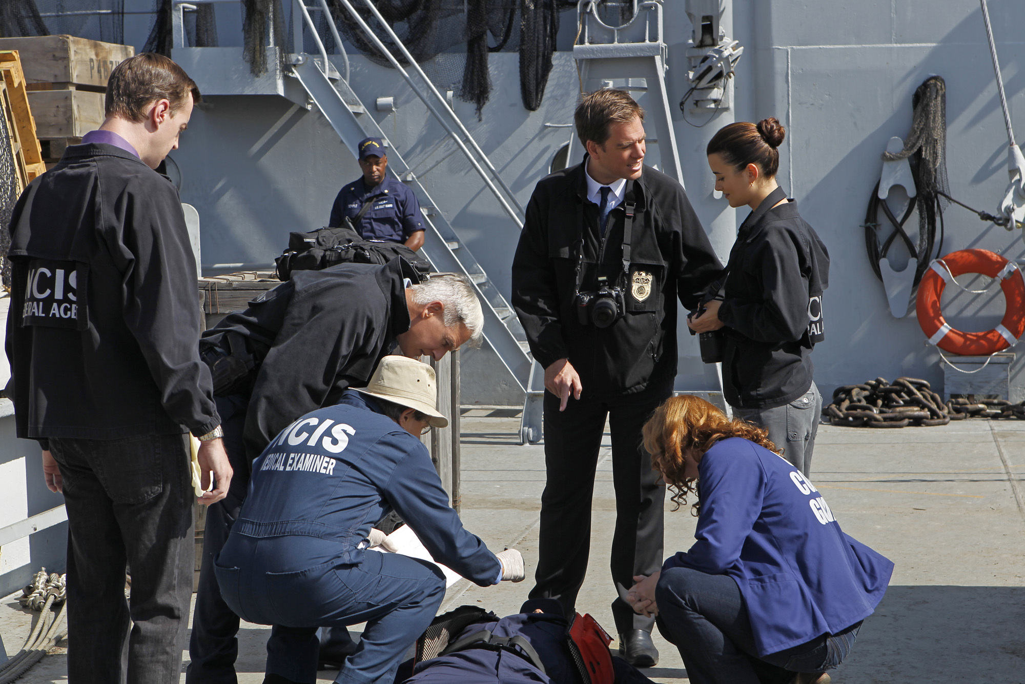 Still of Mark Harmon, Michael Weatherly and Cote de Pablo in NCIS: Naval Criminal Investigative Service (2003)