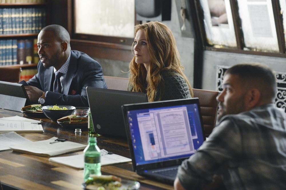 Still of Guillermo Díaz, Columbus Short and Darby Stanchfield in Scandal (2012)