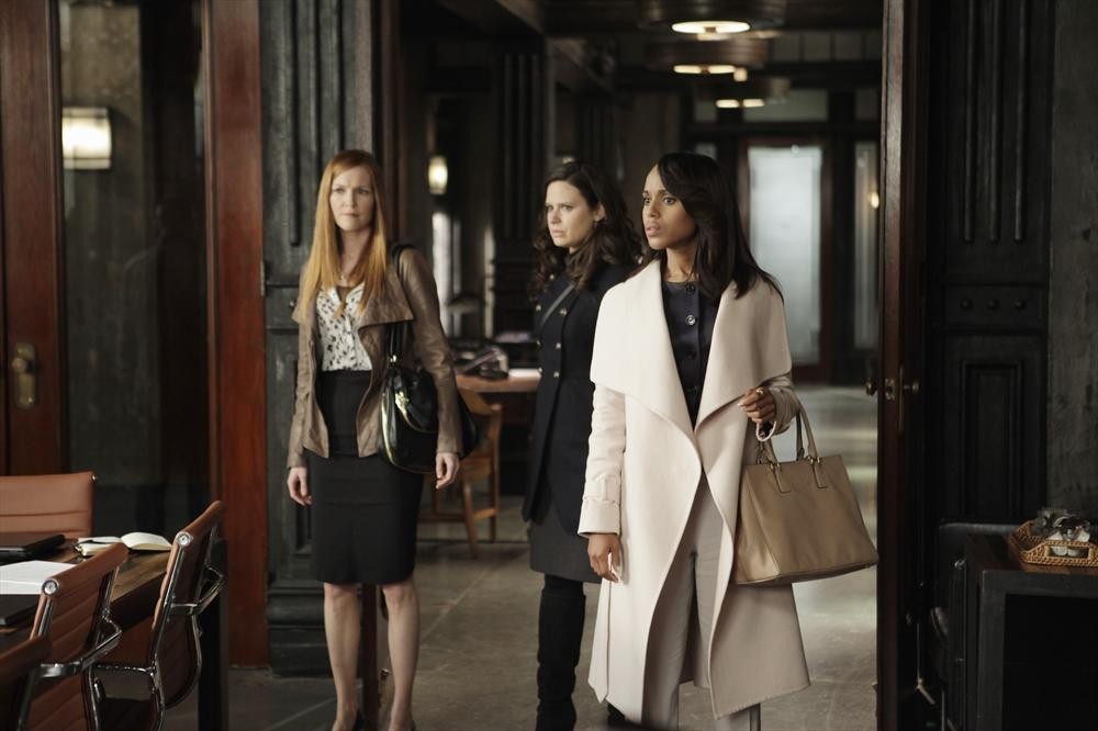 Still of Kerry Washington, Darby Stanchfield and Katie Lowes in Scandal (2012)