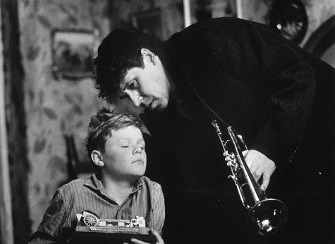 Still of Stephen Rea and Eamonn Owens in The Butcher Boy (1997)