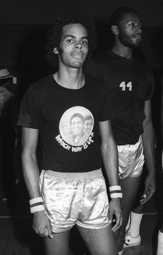 Edmund Sylvers of The Sylvers at celebrity basketball game