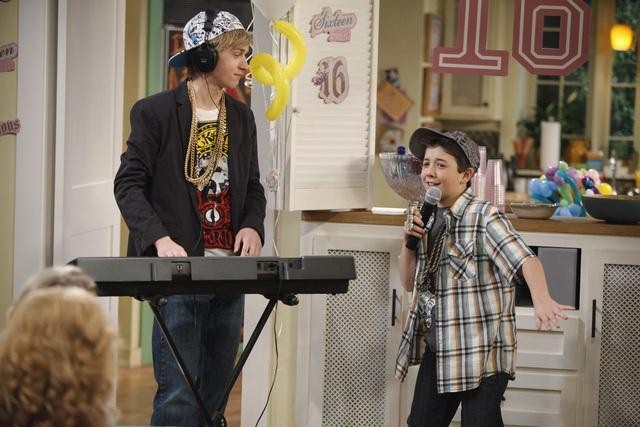 Still of Jason Dolley and Bradley Steven Perry in Good Luck Charlie (2010)