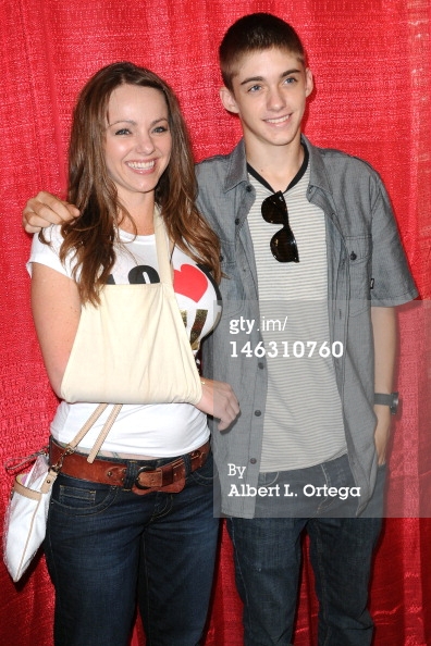 Shanda Renee with son Austin White at Homeless Karaoke Charity Event held by Shanda Renee - 2012