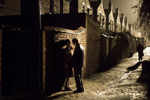 Still of Jim Sturgess and Lisa Hogg in Across the Universe (2007)