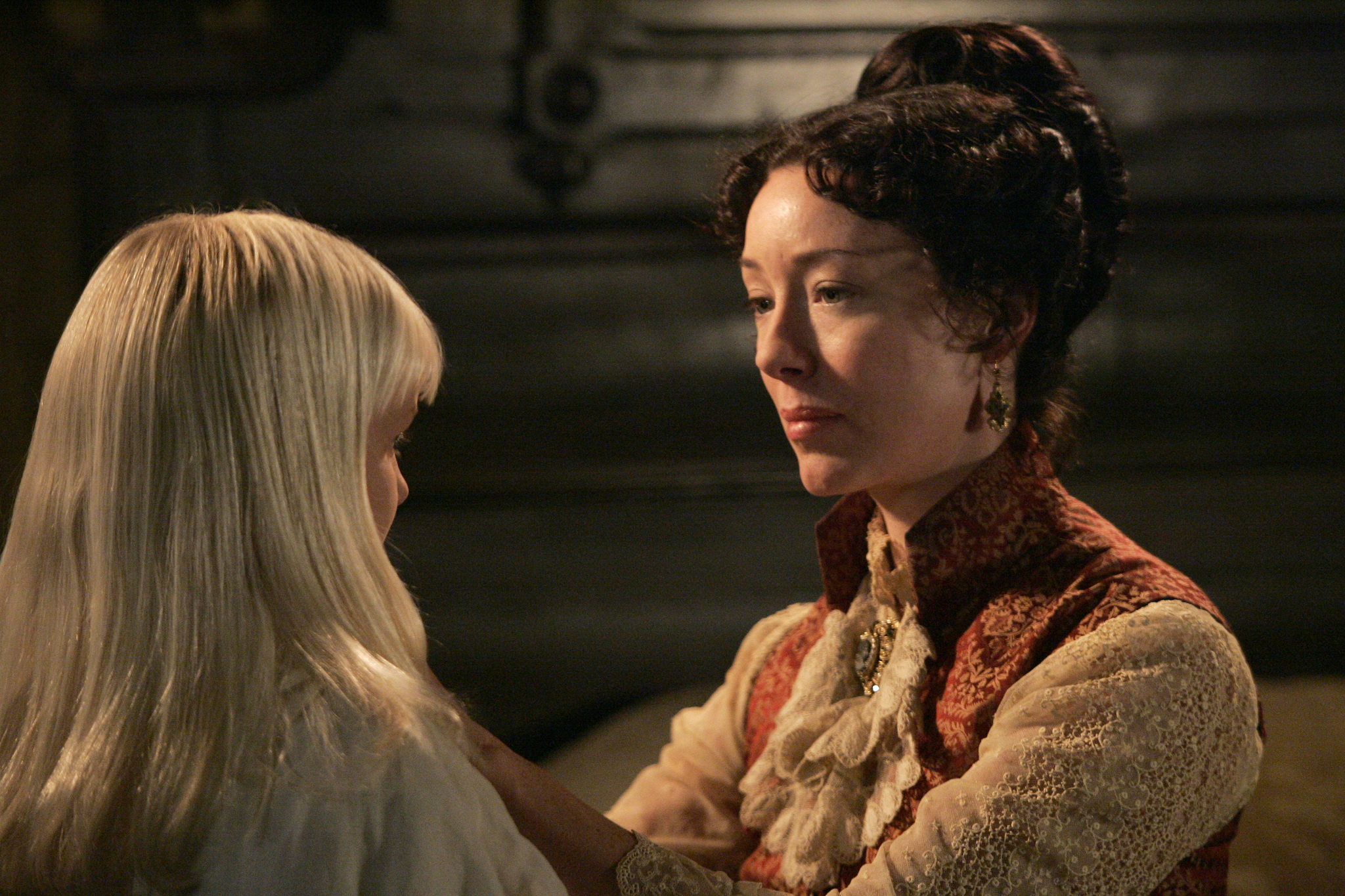 Still of Molly Parker and Bree Seanna Wall in Deadwood (2004)