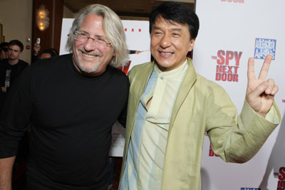 Jackie Chan and Brian Levant at event of Kaimynas snipas (2010)