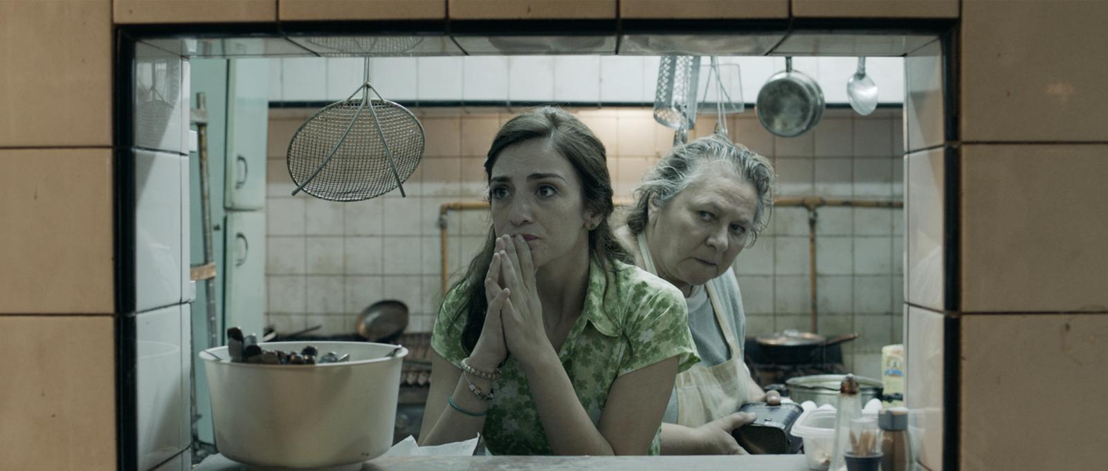 Still of Rita Cortese and Julieta Zylberberg in Relatos salvajes (2014)