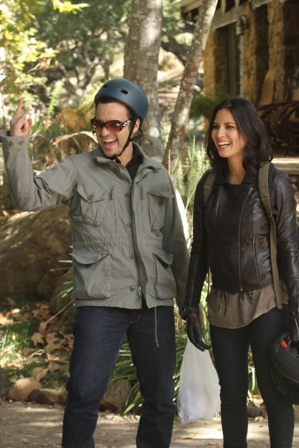 Still of Olivia Munn and Jake Johnson in New Girl (2011)