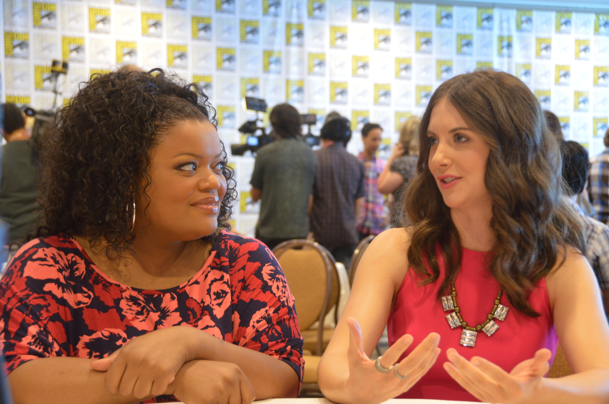 Yvette Nicole Brown and Alison Brie at event of Community (2009)