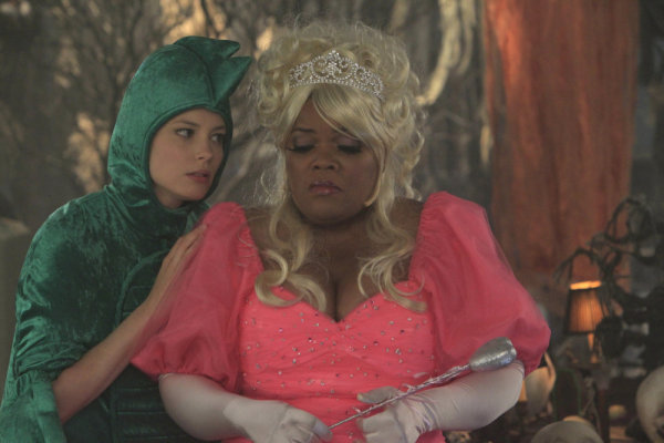 Still of Yvette Nicole Brown and Gillian Jacobs in Community (2009)