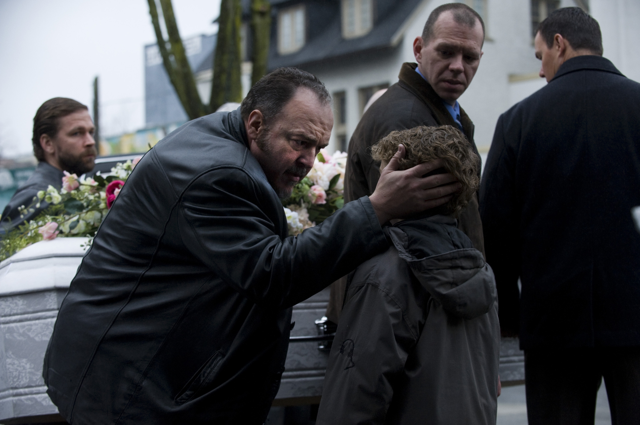 Still of Brent Sexton, Tom Larsen and Evan Bird in Zmogzudyste (2011)