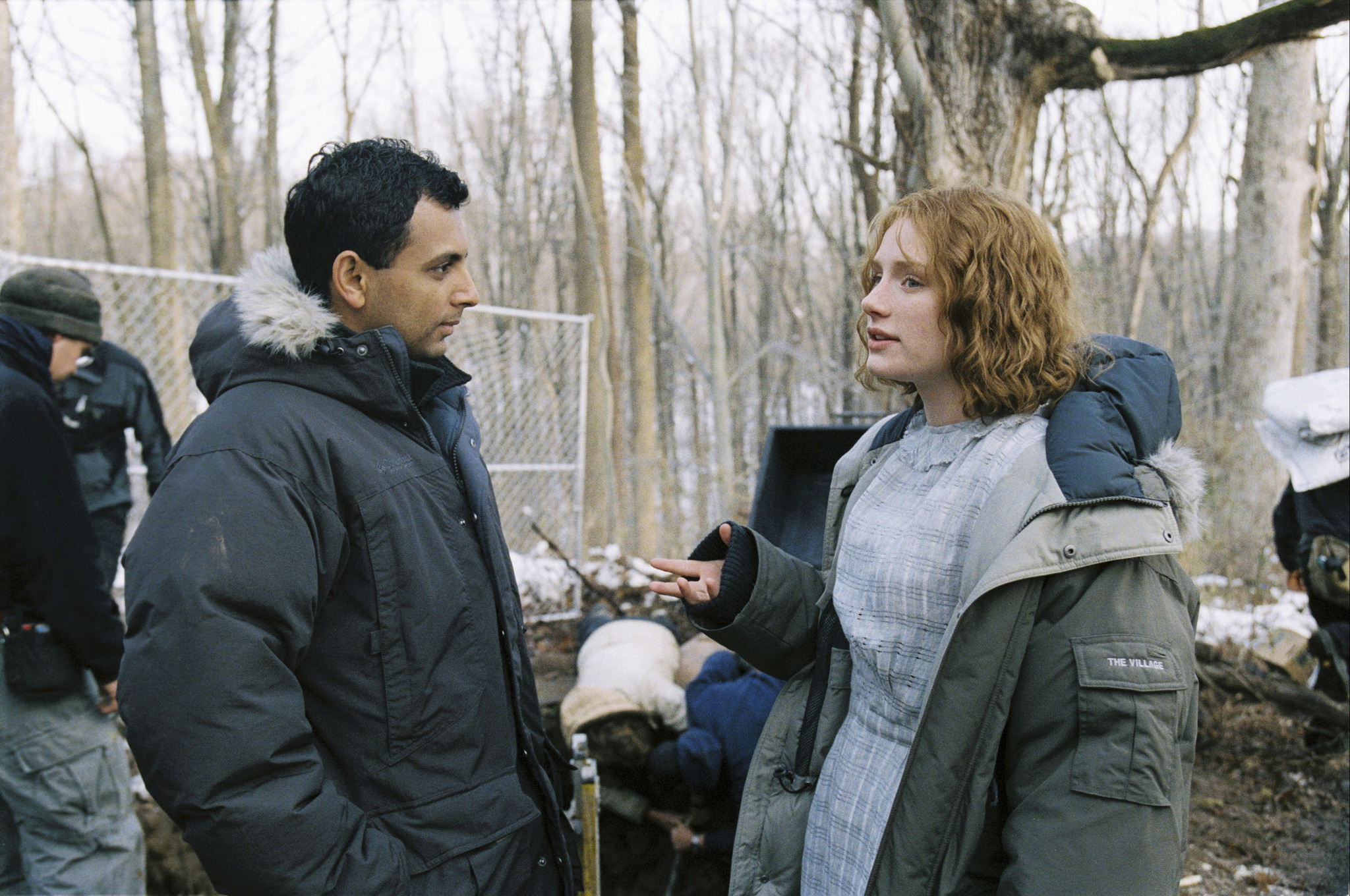 Still of Bryce Dallas Howard and M. Night Shyamalan in The Village (2004)