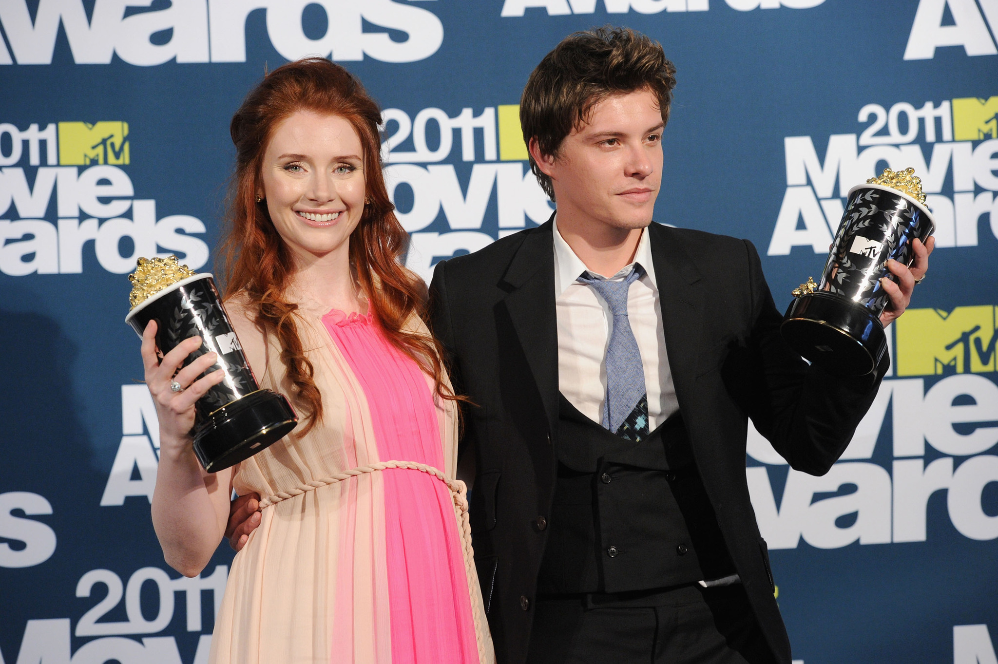 Bryce Dallas Howard and Xavier Samuel at event of 2011 MTV Movie Awards (2011)