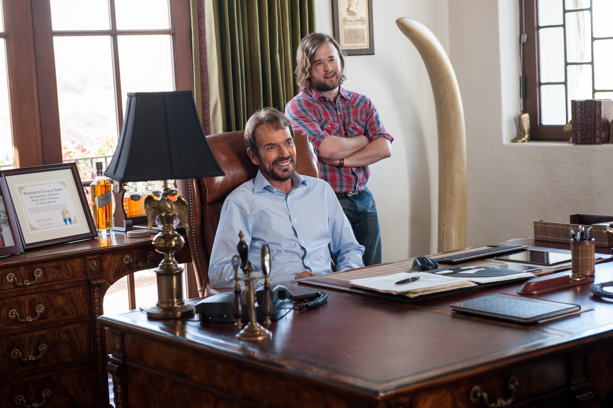 Still of Billy Bob Thornton and Haley Joel Osment in Entourage (2015)