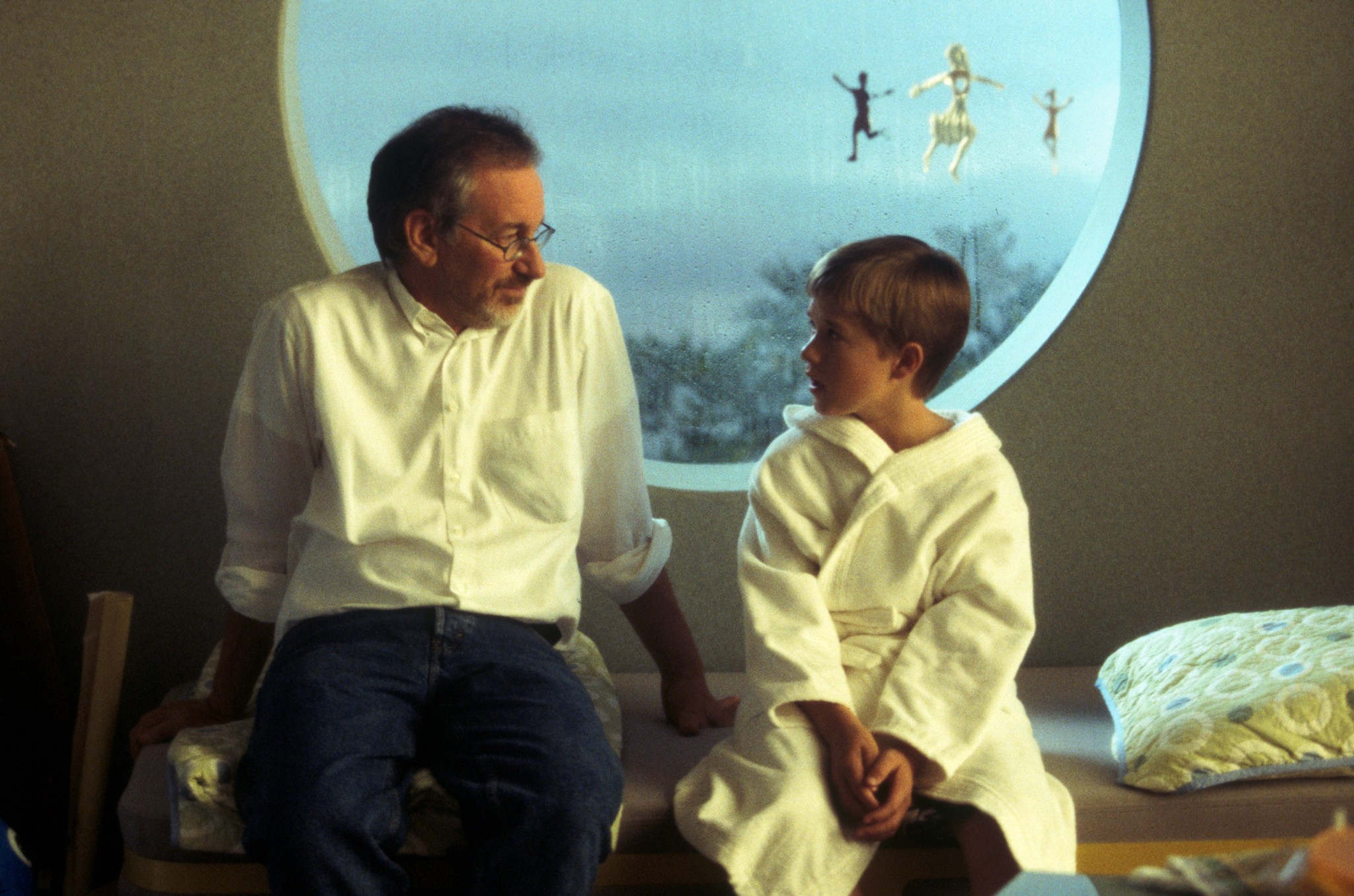 Steven Spielberg and Haley Joel Osment in Artificial Intelligence: AI (2001)