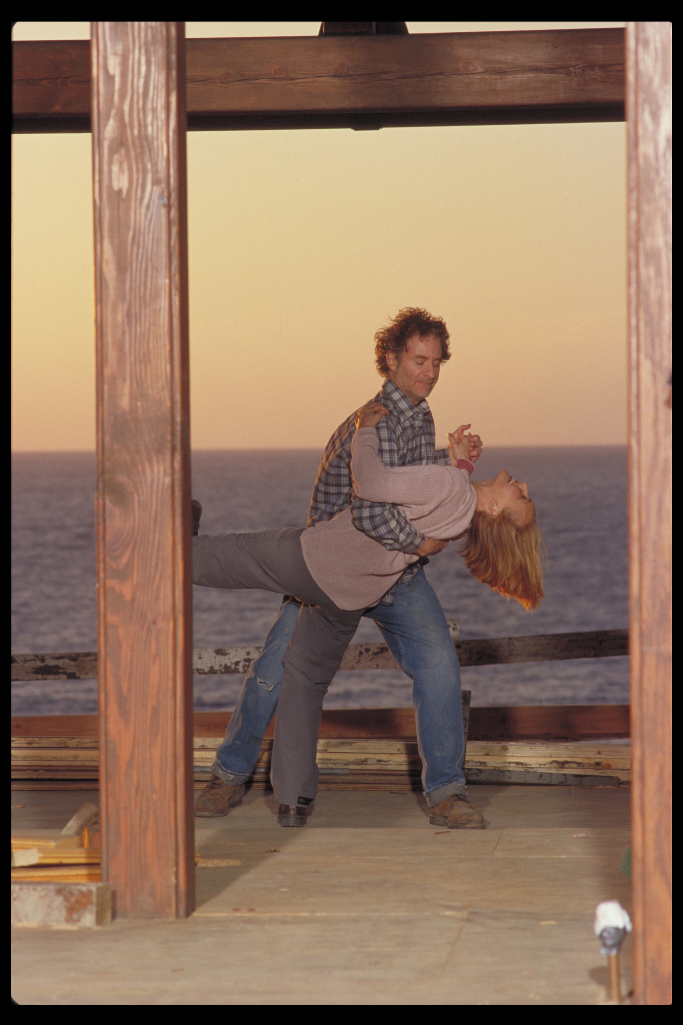 Still of Kevin Kline and Kristin Scott Thomas in Life as a House (2001)