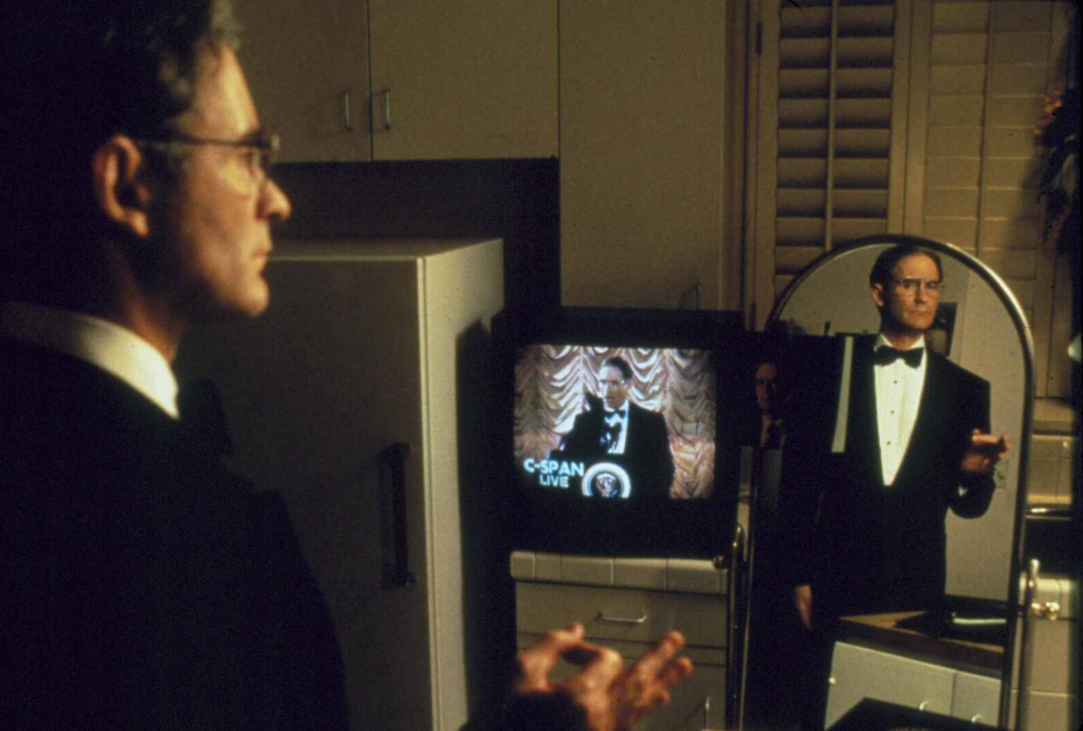 Still of Kevin Kline in Dave (1993)