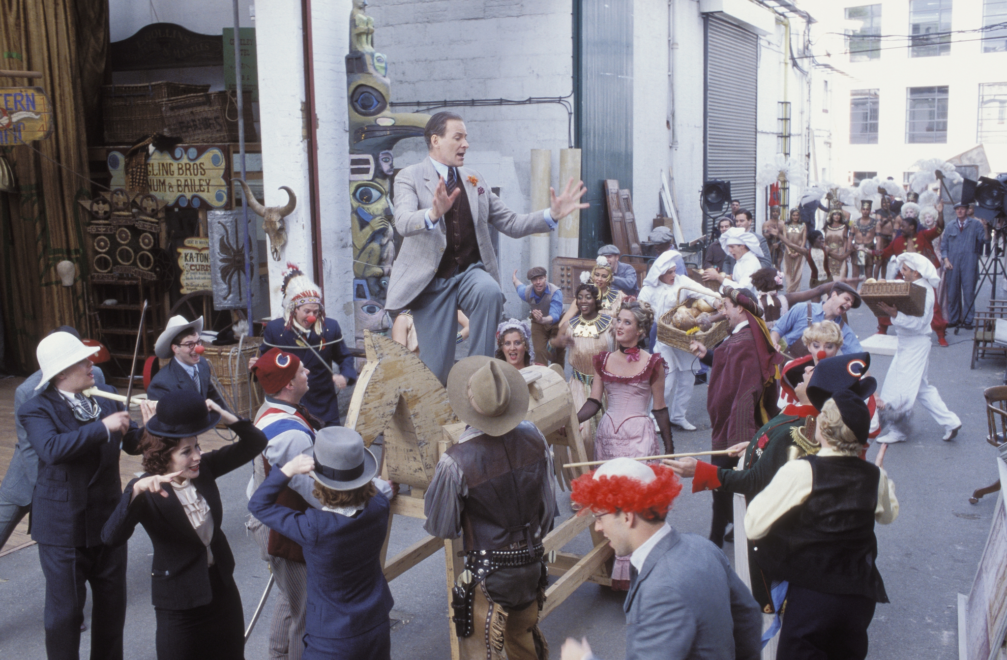 Still of Kevin Kline in De-Lovely (2004)