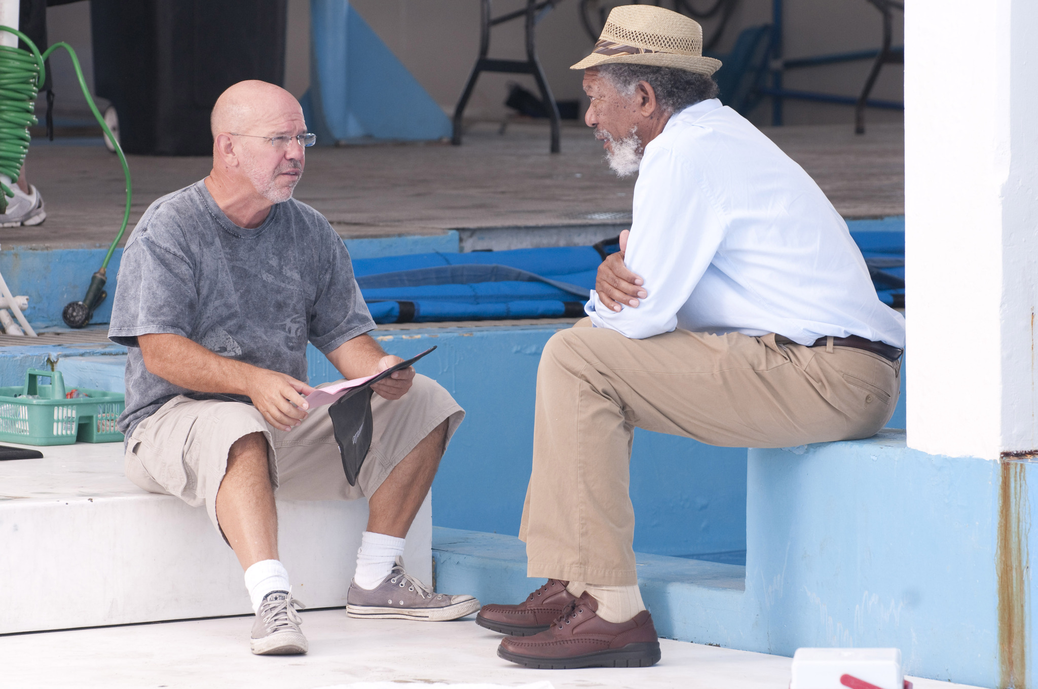 Still of Morgan Freeman and Charles Martin Smith in Dolphin Tale (2011)