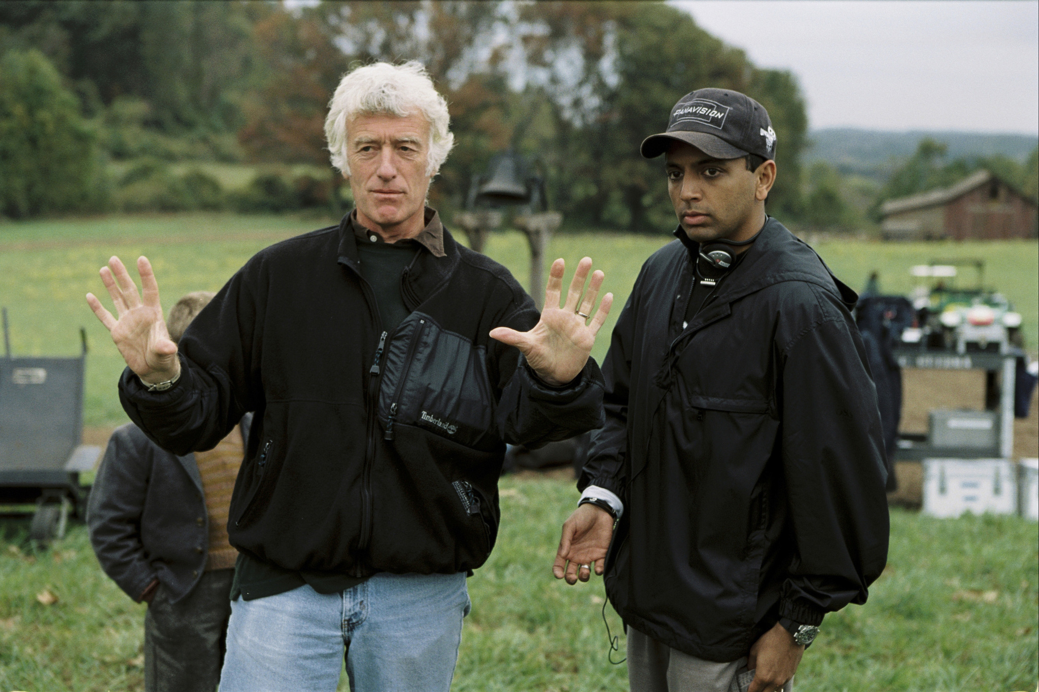 Still of Roger Deakins and M. Night Shyamalan in The Village (2004)