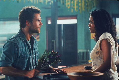 Travis (SEANN WILLIAM SCOTT) enlists Mariana (ROSARIO DAWSON) to help him locate the priceless Gato Diablo.