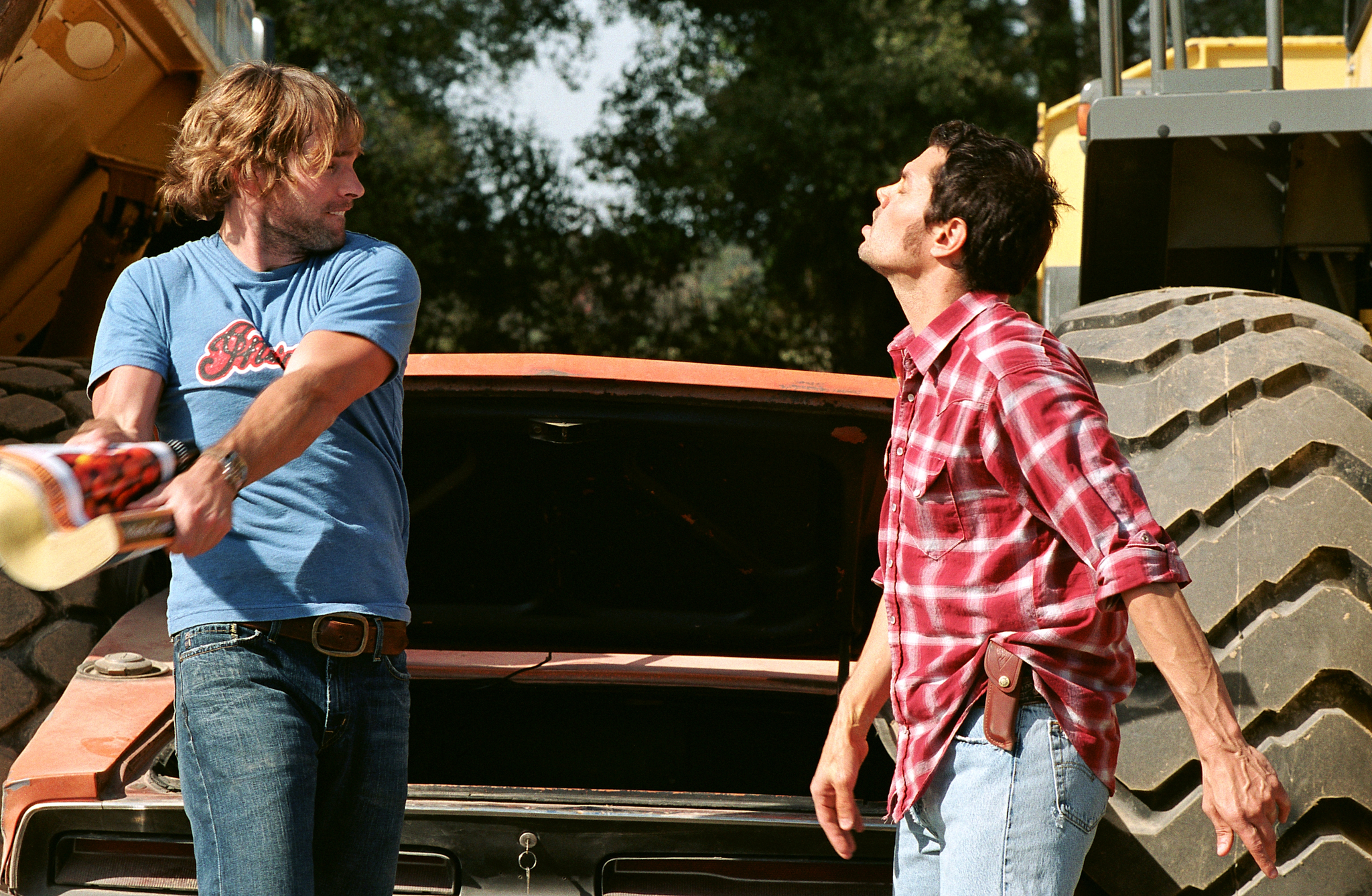 Still of Seann William Scott and Johnny Knoxville in The Dukes of Hazzard (2005)