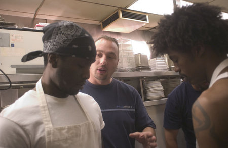 Del Castillo directing BROWN and IMANI of The PHARCYDE.
