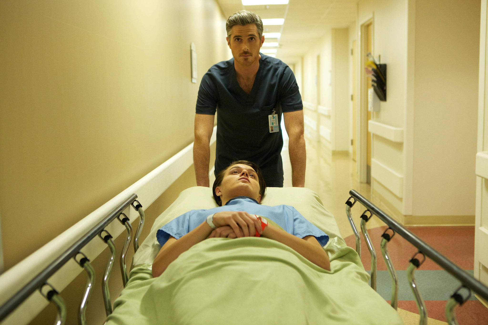 Still of Dave Annable and Nolan Sotillo in Red Band Society (2014)