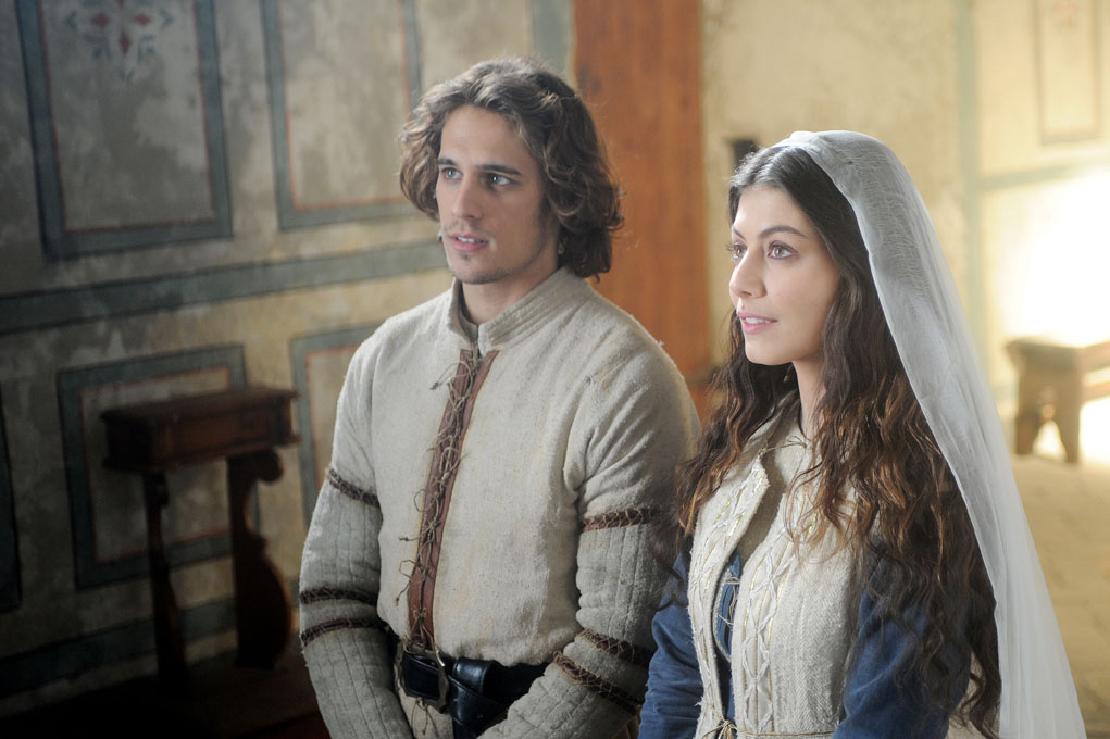 Alessandra Mastronardi and Martiño Rivas in Romeo and Juliet (2014)