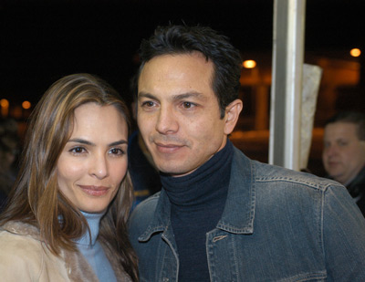 Talisa Soto and Benjamin Bratt at event of The Machinist (2004)