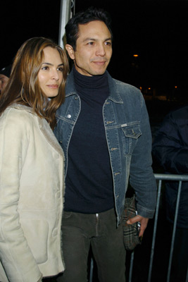 Talisa Soto and Benjamin Bratt at event of The Machinist (2004)