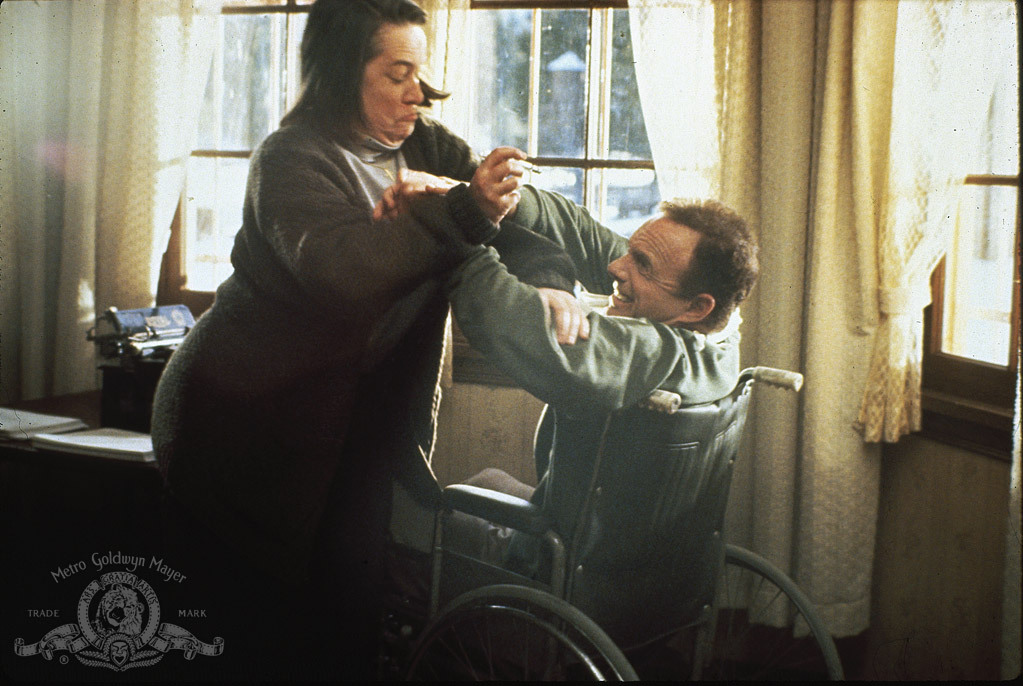 Still of Kathy Bates and James Caan in Misery (1990)