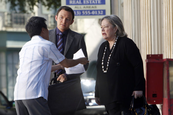 Still of Kathy Bates, Kaidy Kuna and Nate Corddry in Harry's Law (2011)