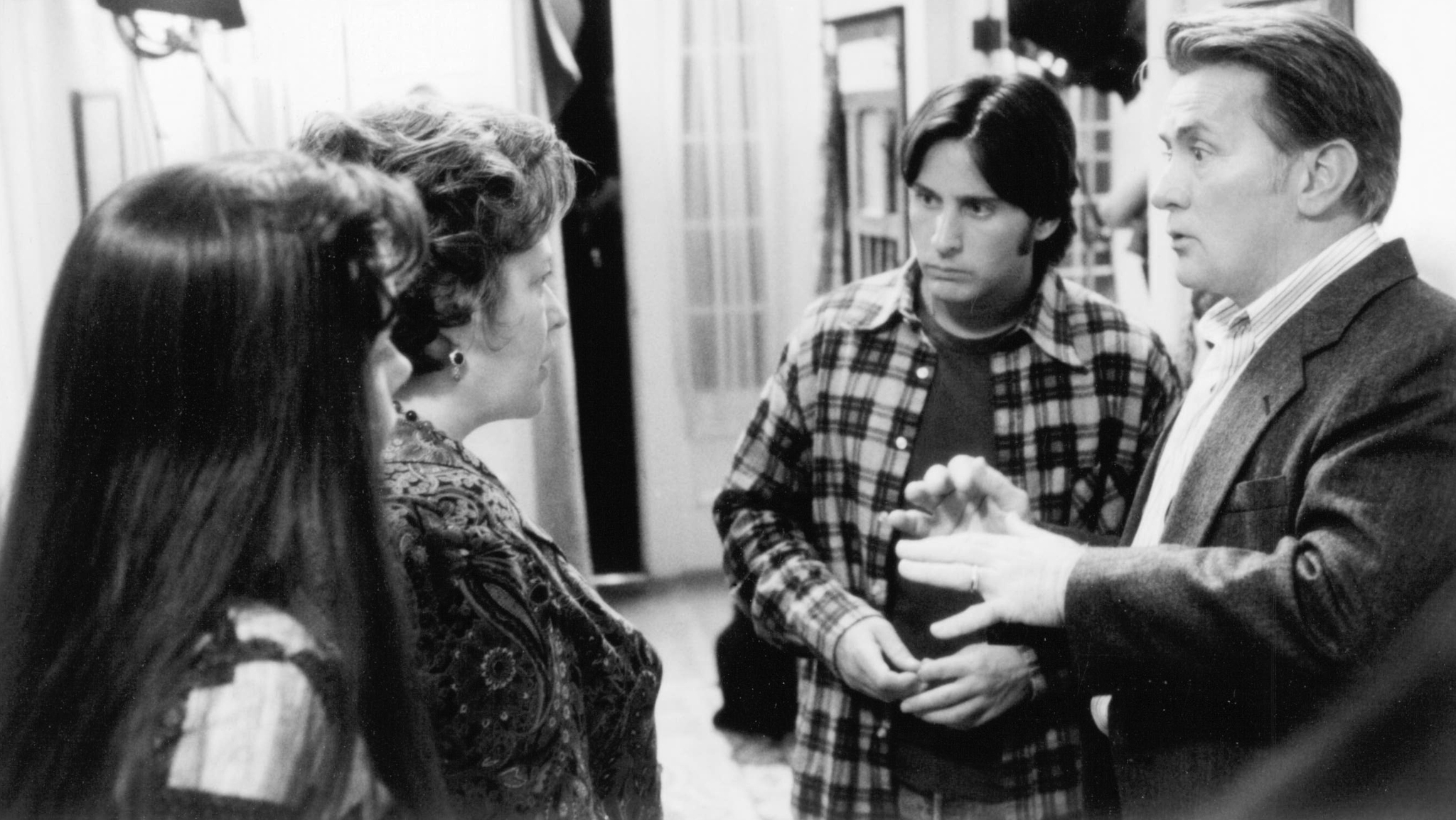 Still of Emilio Estevez, Martin Sheen and Kathy Bates in The War at Home (1996)