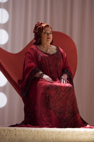 Still of Kathy Bates in Alice (2009)