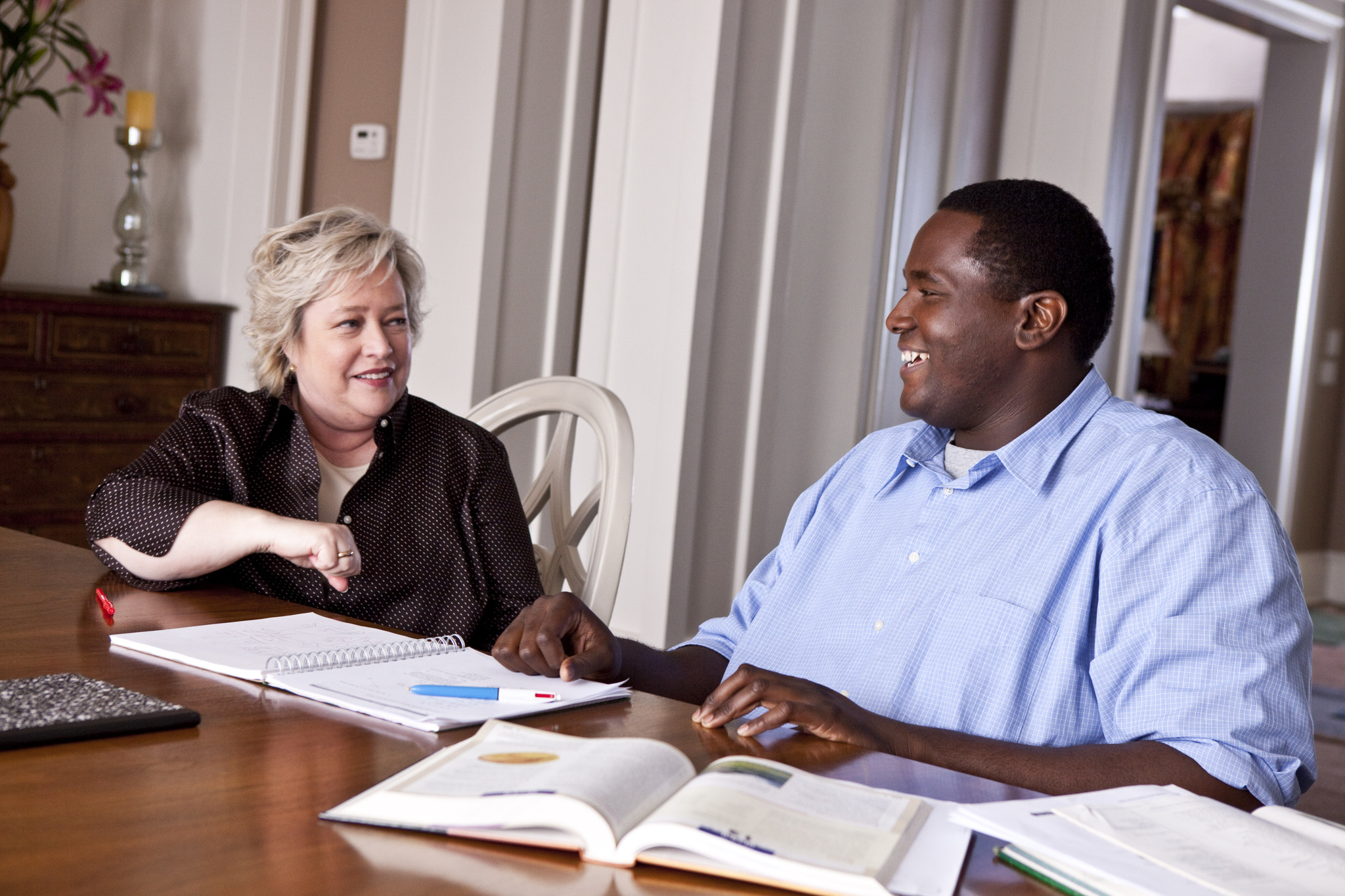 Still of Kathy Bates and Quinton Aaron in The Blind Side (2009)