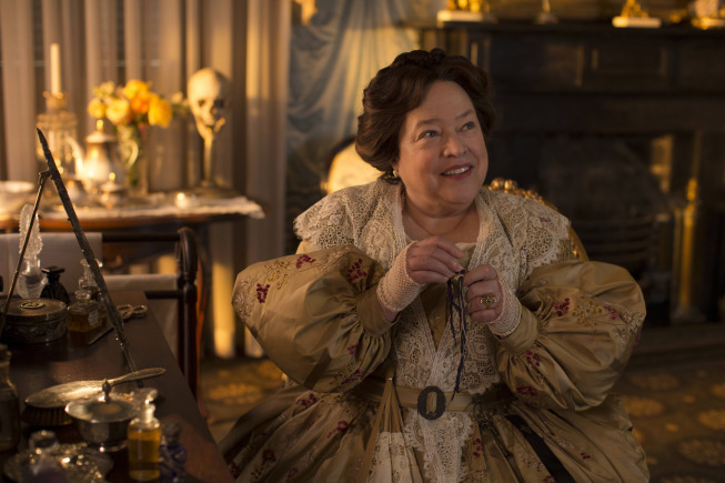 Still of Kathy Bates in Amerikietiska siaubo istorija (2011)